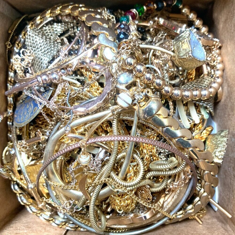 1lb Gold & Gold-Tone Jewelry Bundle - Fun Wearable Mix Many Styles - Picture 3 of 12